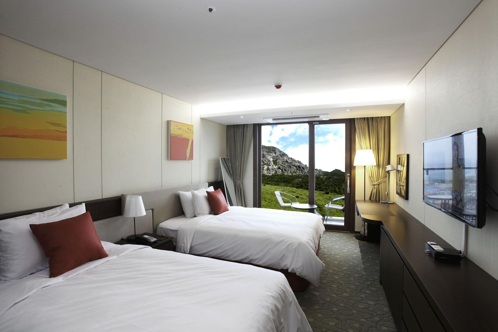 Hotel Ramada By Wyndham Jeju Hamdeok Exterior foto