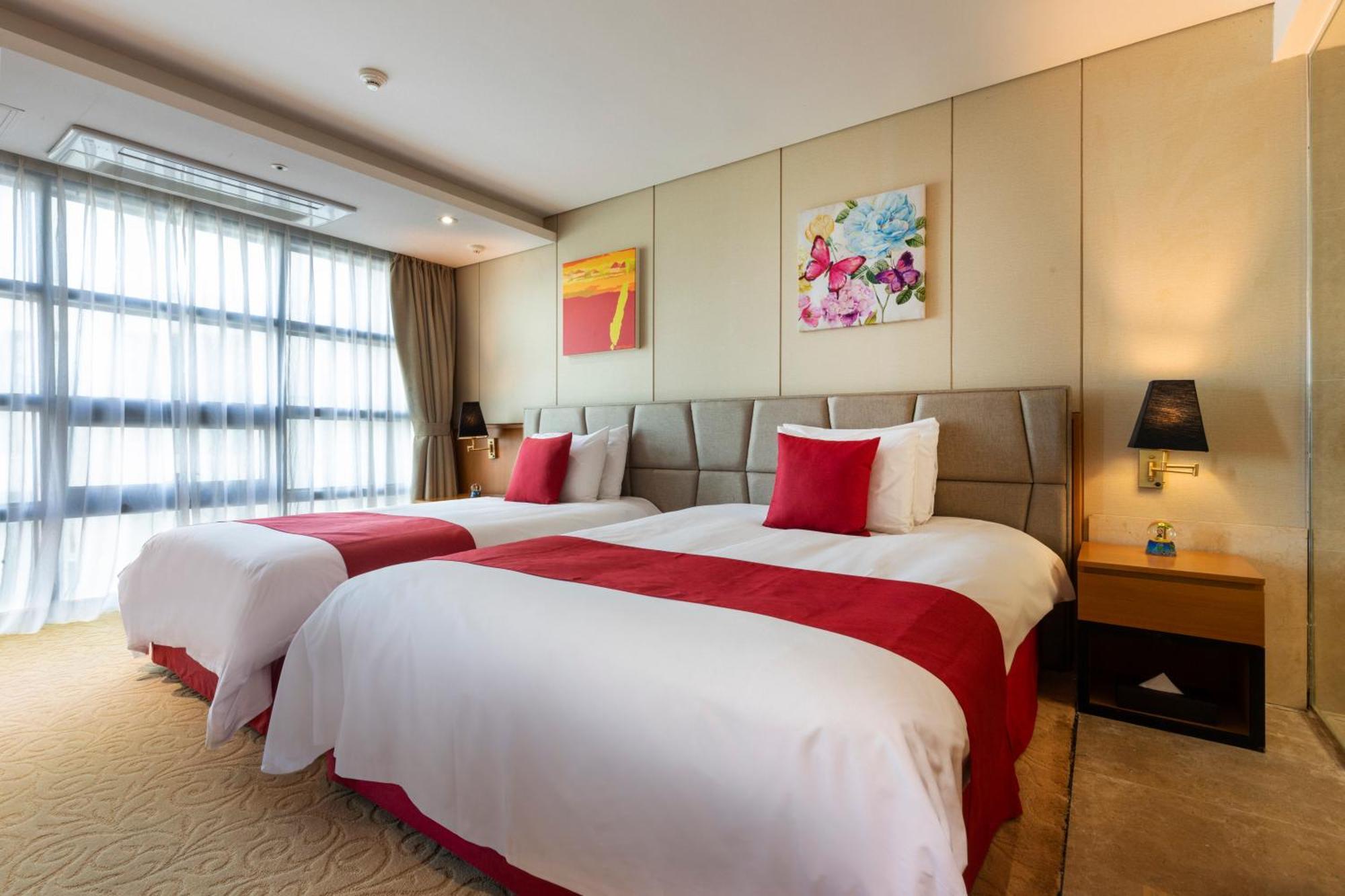 Hotel Ramada By Wyndham Jeju Hamdeok Exterior foto