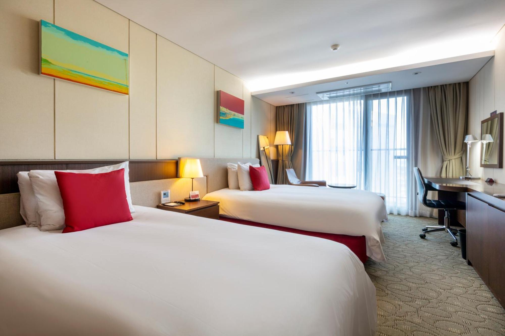 Hotel Ramada By Wyndham Jeju Hamdeok Exterior foto