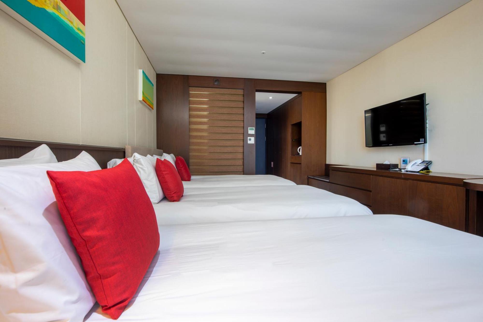 Hotel Ramada By Wyndham Jeju Hamdeok Exterior foto